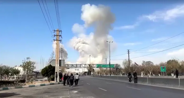 o-conflito-entre-os-eua-e-o-irao-intensifica-se-com-ataques-as-infra-estruturas-e-aumenta-a-tensao-no-medio-oriente;-veja-o-video