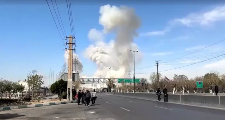 o-conflito-entre-os-eua-e-o-irao-intensifica-se-com-ataques-as-infra-estruturas-e-aumenta-a-tensao-no-medio-oriente;-veja-o-video