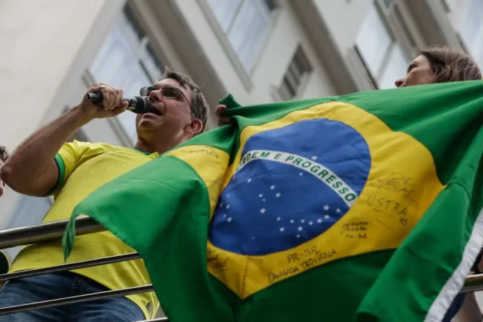 flavio-bolsonaro-promete-subir-a-rampa-do-planalto-com-os-anistiados-a-partir-de-8-de-janeiro-e-volta-a-atacar-moraes
