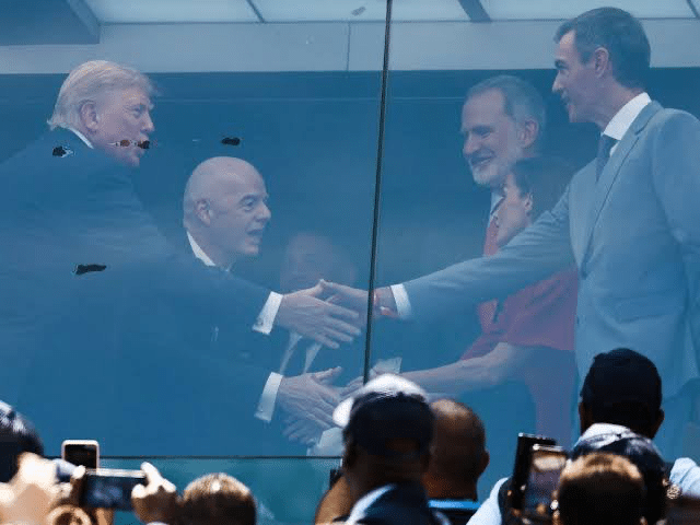 foto-mais-esperada-da-final:-pedro-sanchez-e-donald-trump-se-encontram-no-camarote-da-copa-do-mundo foto-mais-esperada-da-final:-pedro-sanchez-e-donald-trump-se-encontram-no-camarote-da-copa-do-mundo