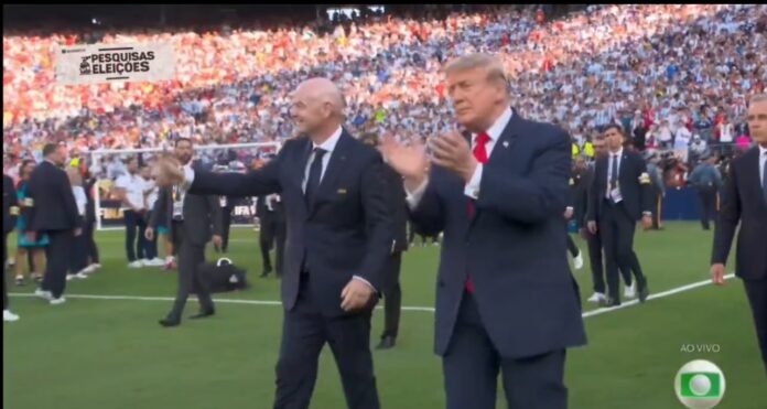 urgente:-trump-e-aplaudido-durante-cerimonia-do-trofeu-da-copa-do-mundo