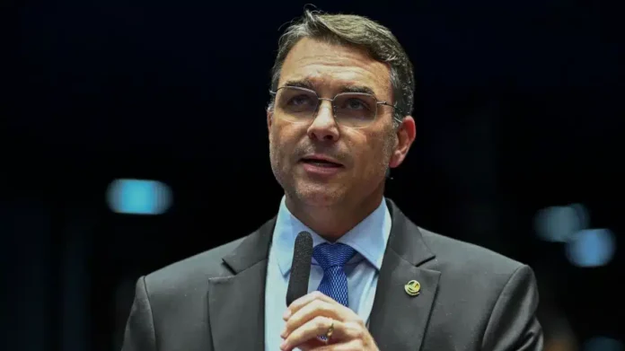 flavio-bolsonaro-acusa-lula-de-“se-vingar”-de-sao-paulo-por-causa-de-tarcisio-e-ricardo-nunes