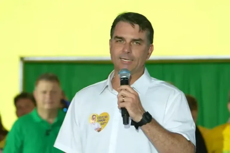 flavio-bolsonaro-faz-aceno-ao-nordeste-e-diz-que-regiao-“e-a-solucao-do-brasil”