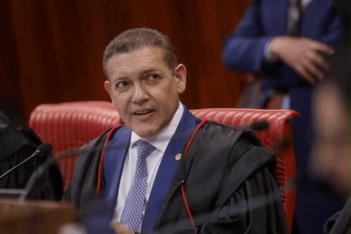 inedito:-tse-abrira-urna-eletronica-em-rede-nacional