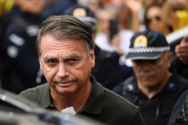 bolsonaro-pede-aval-de-moraes-para-receber-filhos-no-dia-dos-pais