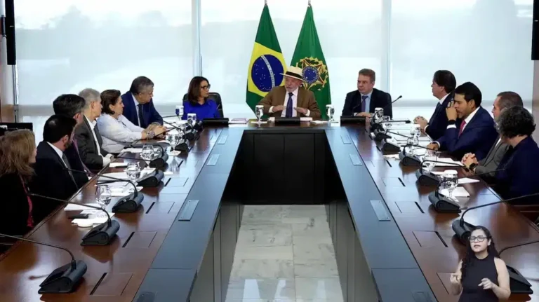 agu-anuncia-acao-contra-rede-social-e-pedira-retirada-imediata-da-plataforma-no-brasil
