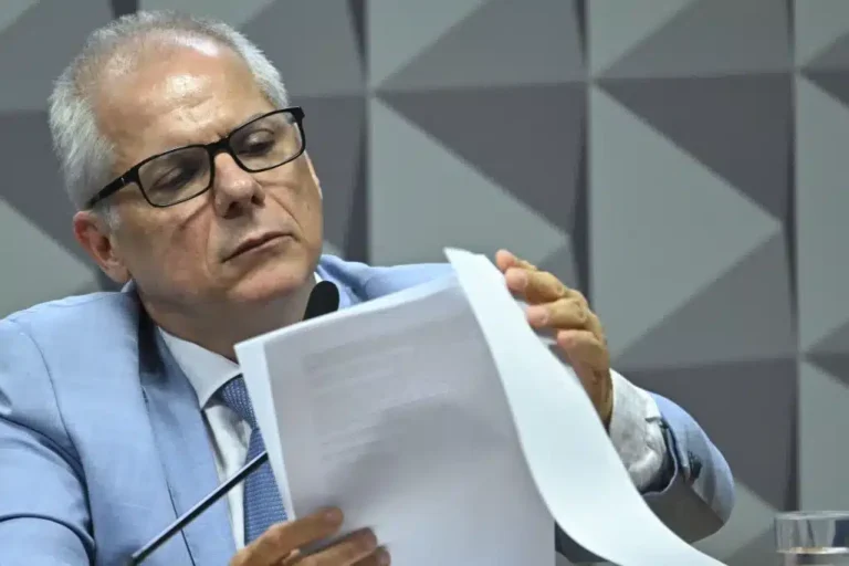 pf-indicia-ex-presidente-do-inss-e-outros-cinco-por-suspeita-de-fraude-em-aposentadorias