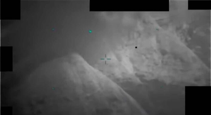 eua-divulgam-novos-videos-de-ovnis-que-mostram-objetos-aparentemente-reagindo-a-disparos-militares