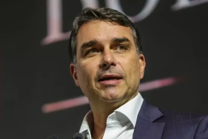 encontro-reservado-entre-flavio-bolsonaro-e-arthur-lira-movimenta-bastidores-da-eleicao
