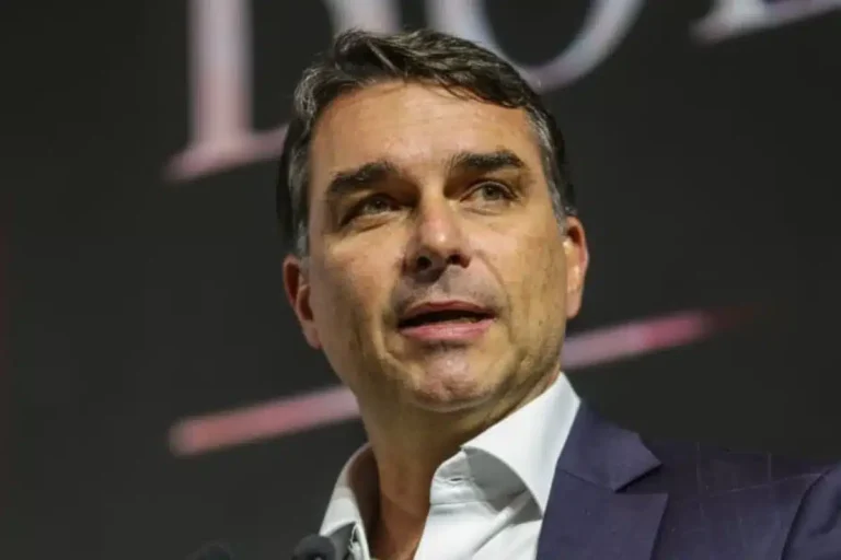 encontro-reservado-entre-flavio-bolsonaro-e-arthur-lira-movimenta-bastidores-da-eleicao