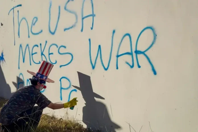 mst-vandaliza-embaixada-dos-eua-em-brasilia