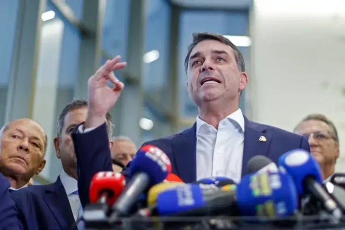 “o-sistema-vai-tentar-de-tudo”:-flavio-bolsonaro-reage-a-fraude-em-filiacao-partidaria