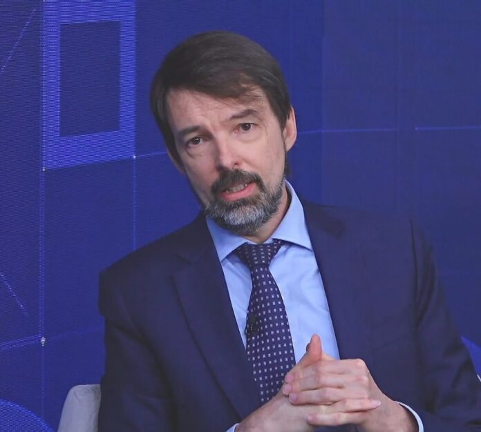 schuler-dispara:-“so-regimes-autoritarios-bloqueiam-observadores”;-veja-video