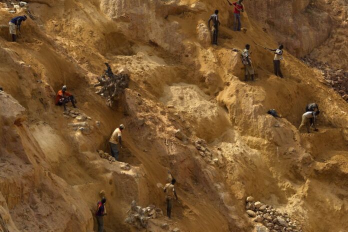 deslizamento-em-mina-de-ouro-ilegal-deixa-pelo-menos-100-mortos-na-africa;-veja-video