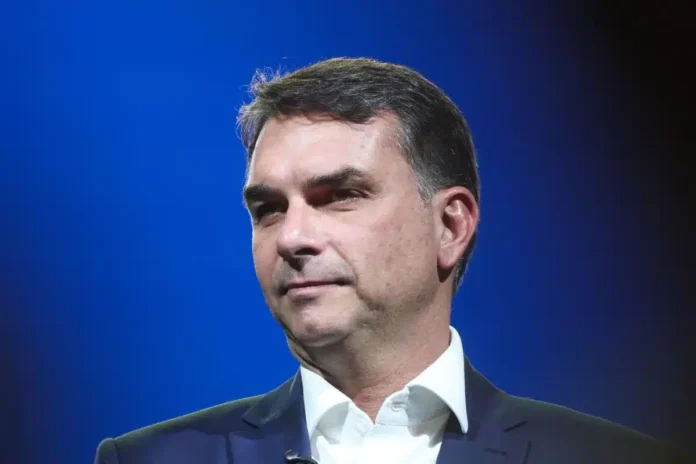 flavio-bolsonaro-promete-“tesouraco”-nos-gastos-publicos-e-corte-de-impostos