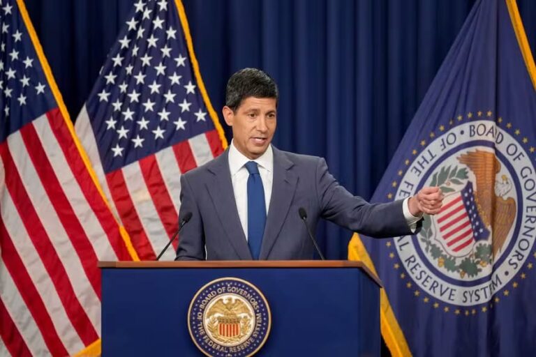 tesouro-dos-eua-aumenta-pressao-sobre-fed-antes-de-discurso-de-warsh-em-jackson-hole