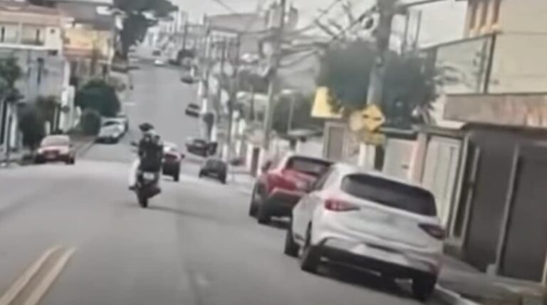 homem-e-flagrado-empinando-moto-com-crianca-na-garupa-no-rio-grande-do-norte;-veja-video
