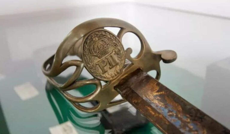 espada-de-dom-pedro-ii:-descubra-onde-esta-guardada-a-rara-reliquia-imperial-presenteada-durante-visita-do-monarca-a-sc