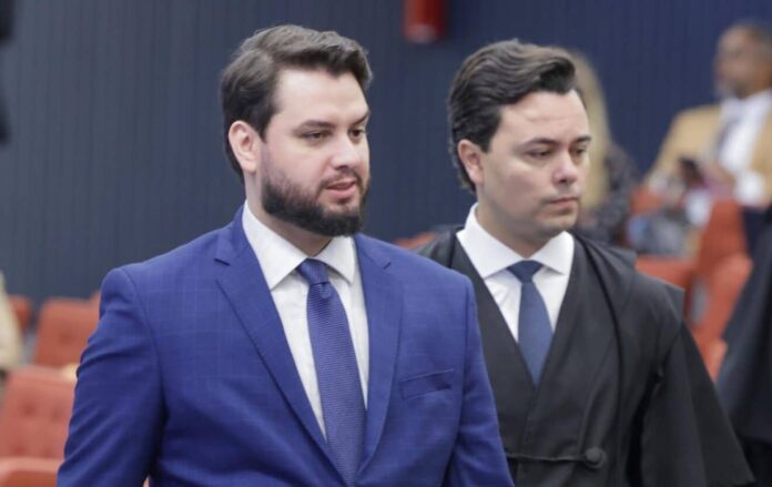urgente:-tres-delegados-da-pf-podem-estar-envolvidos-no-registro-falso-de-felipe-martins-nos-eua