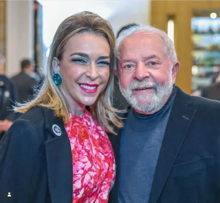 bomba:-flavio-publica-fotos da-lobista-ao-lado-de-lula-apos-presidente-dizer-que-nao-a-conhecia,-confira