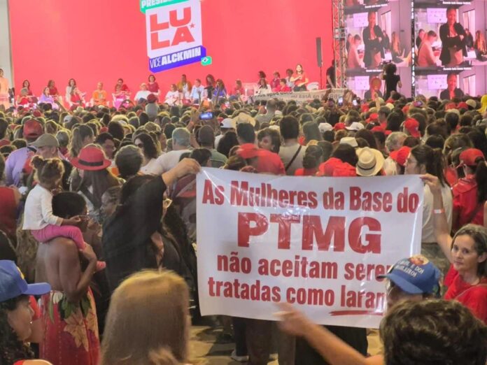 petistas-protestam-contra-distribuicao-de-recursos-de-campanha-durante-evento-com-lula-em-bh